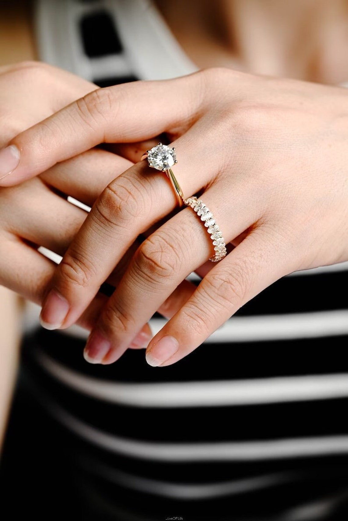 Modern wedding band