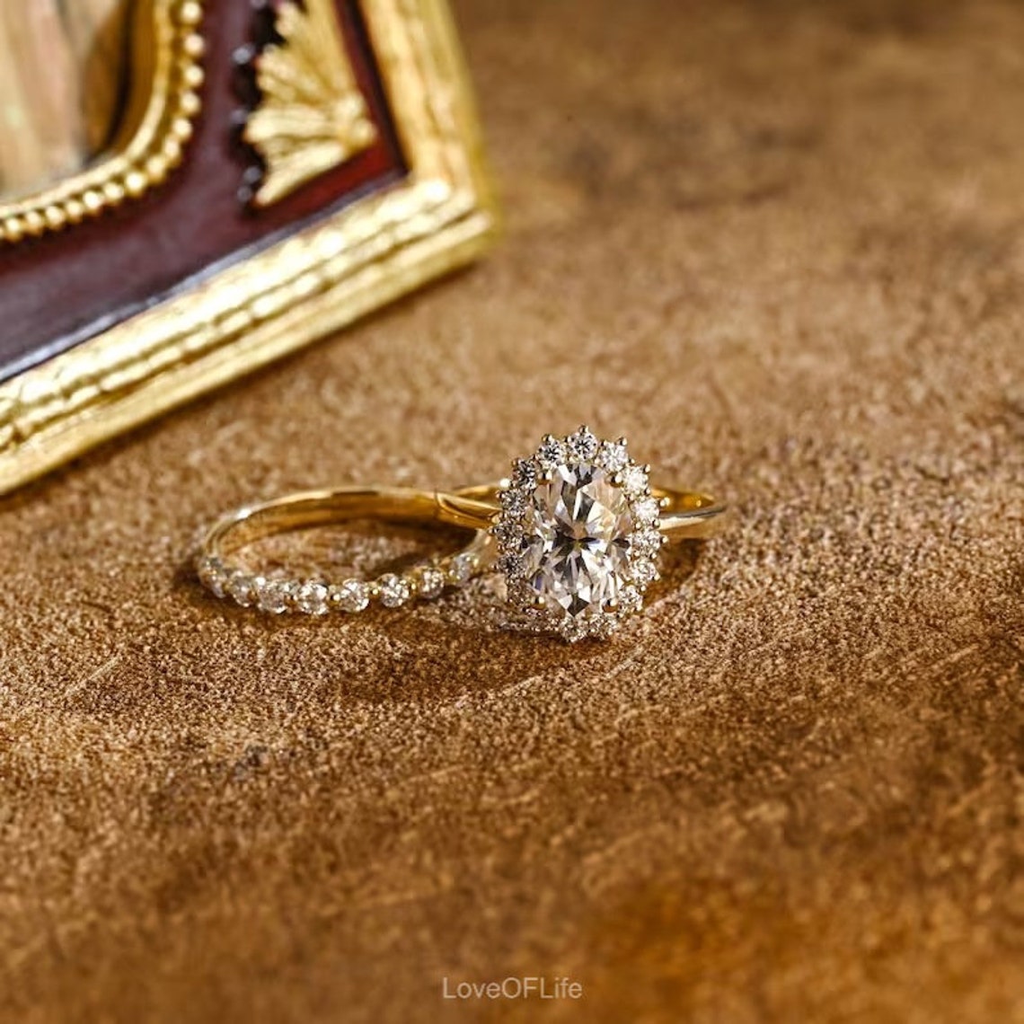 Oval cut moissanite diamond ring