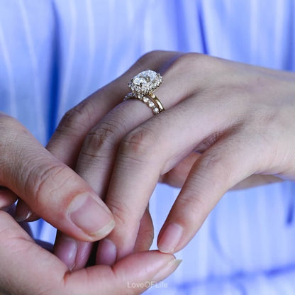 Luxury moissanite ring 