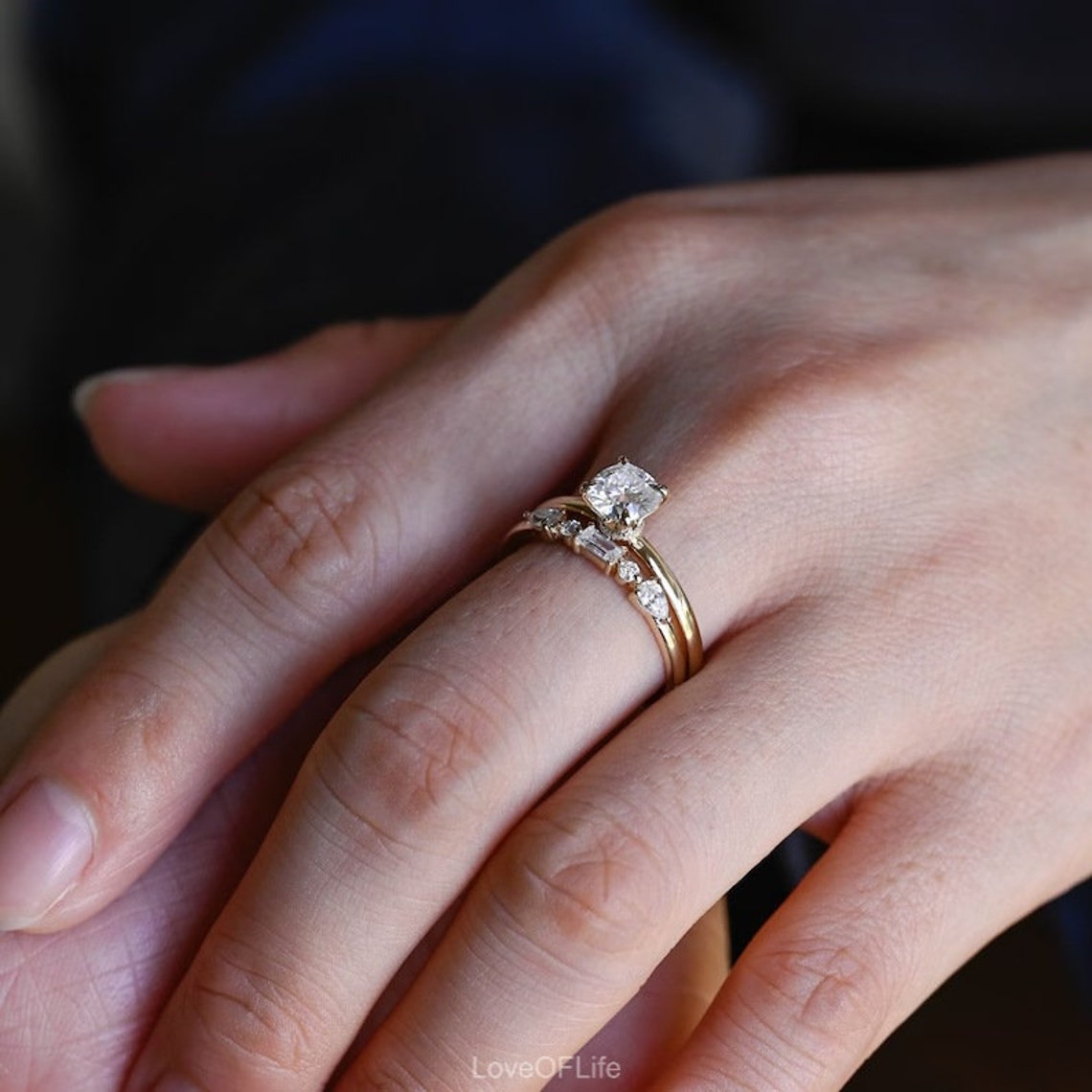 Solitaire ring with band