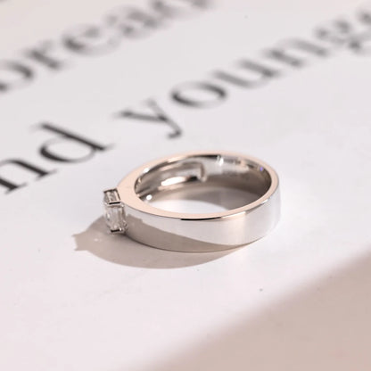 Men's moissanite ring