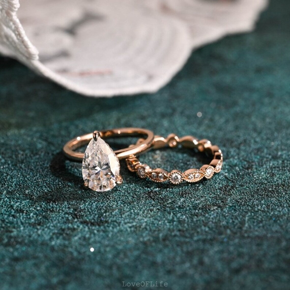 Modern moissanite bridal ring set