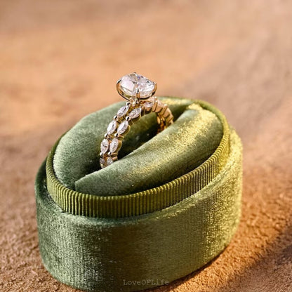 Oval cut moissanite ring