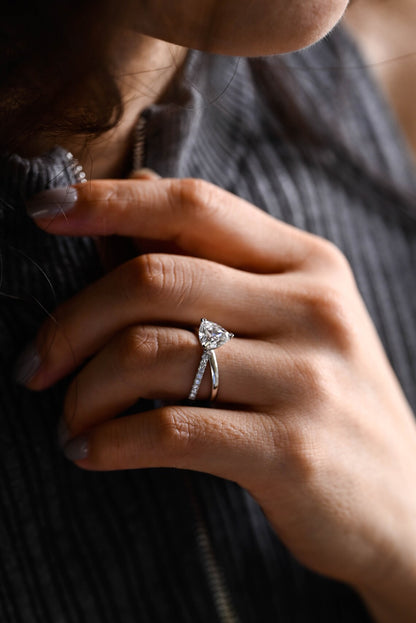 women’s modern wedding ring