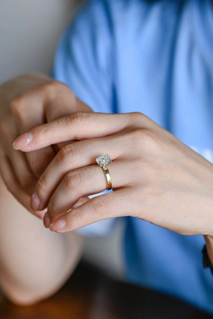 oval cut moissanite Diamond Ring