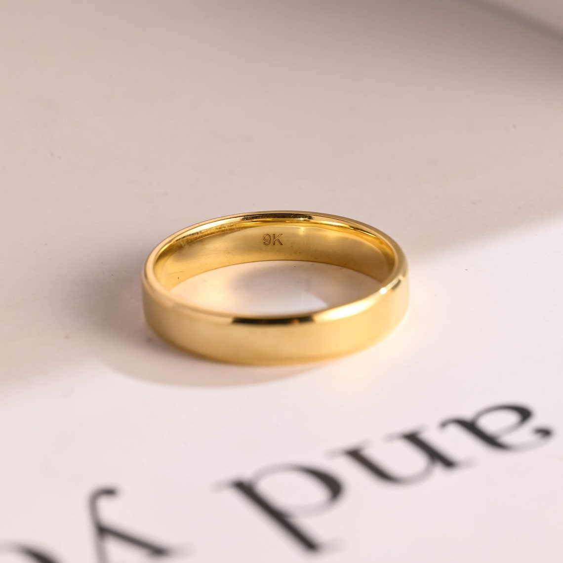 Minimalist gold wedding ring