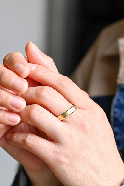Men’s and women's plain gold band
