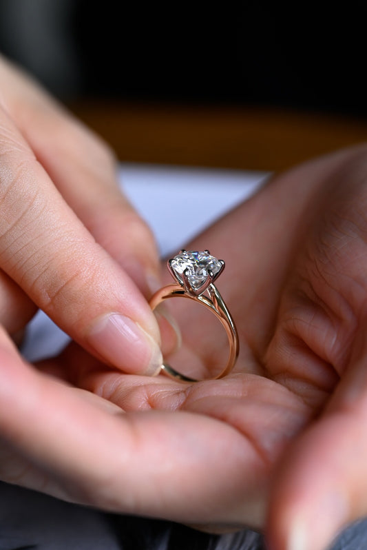 Round cut moissanite diamond ring