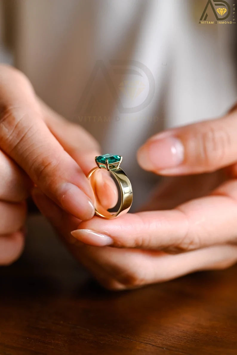 Elegant Emerald Engagement Ring
