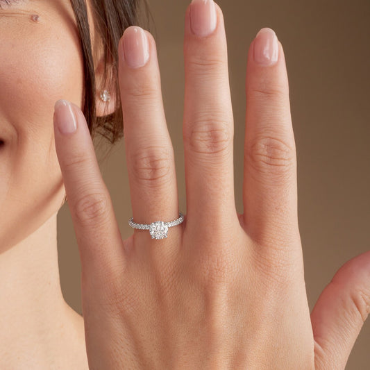Round cut lab grown diamond