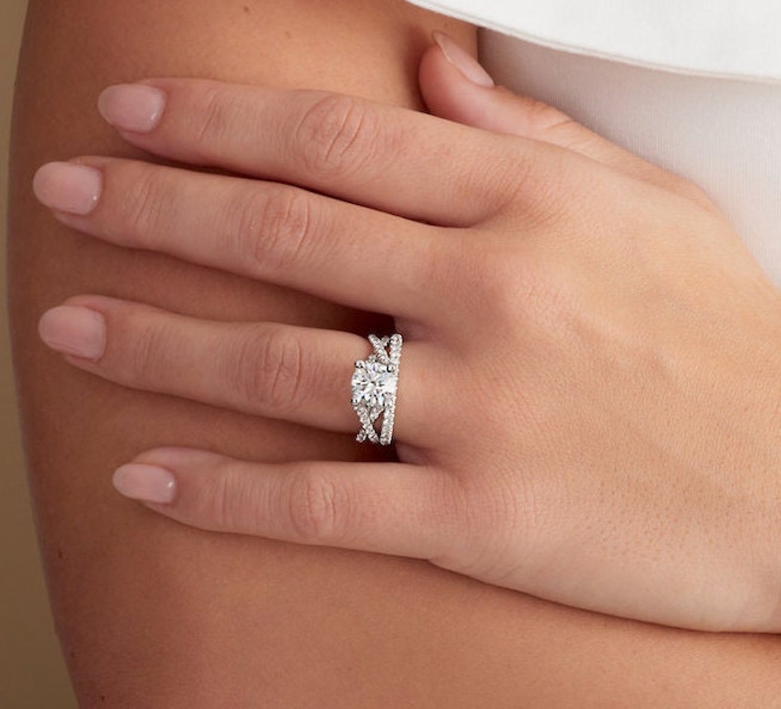 Classic bridal ring 