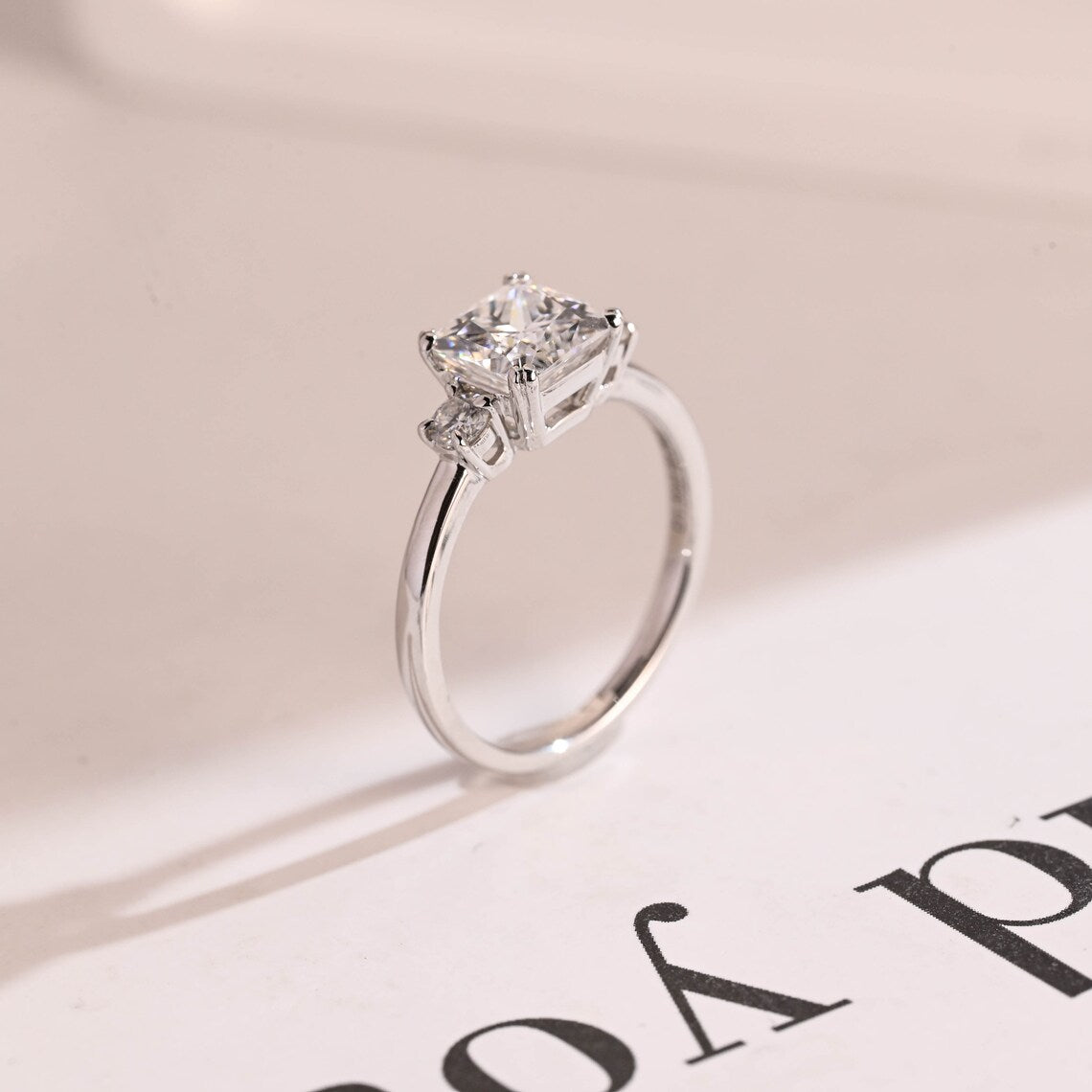 Round side stone ring