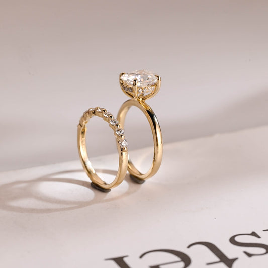 Oval cut moissanite ring