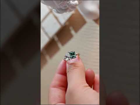 YouTube Video for Toi et Moi Diamond Engagement Ring