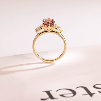 Pear side stone ring