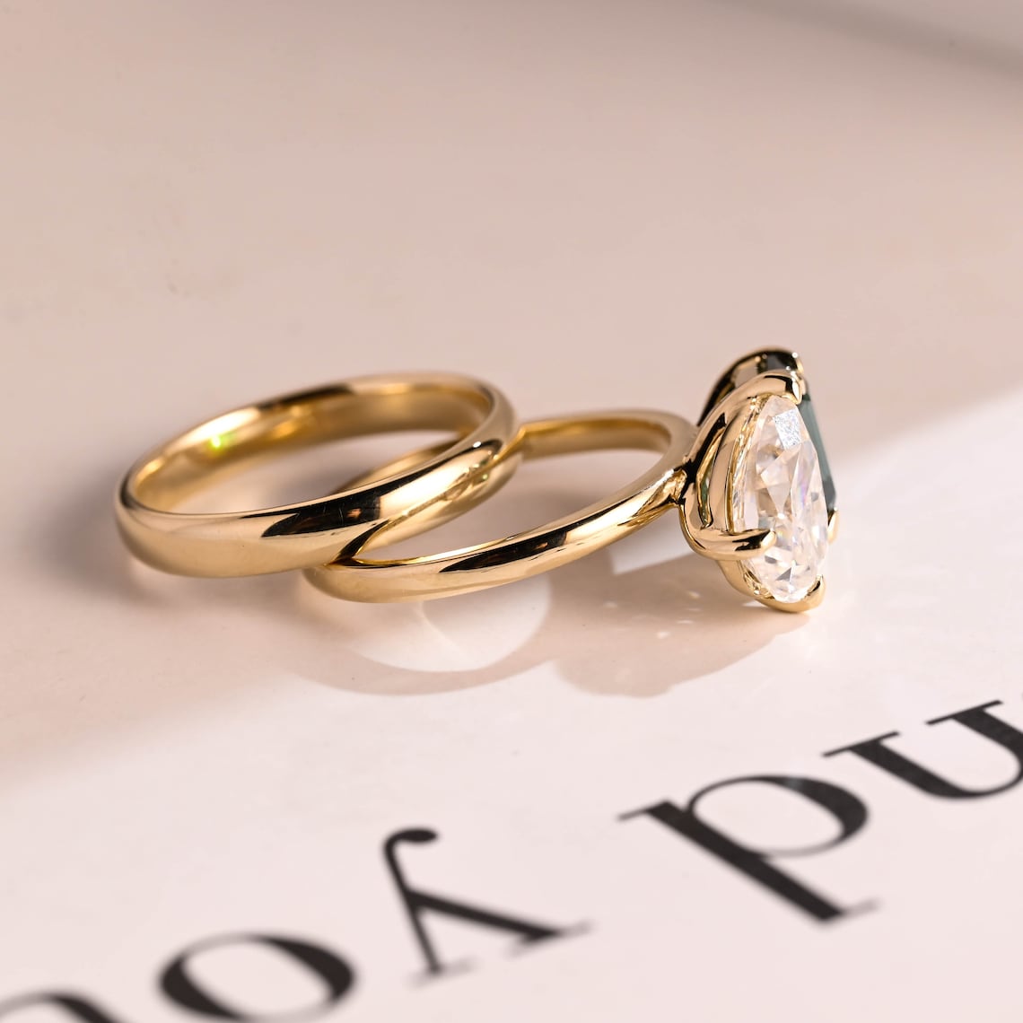 Unique engagement ring set