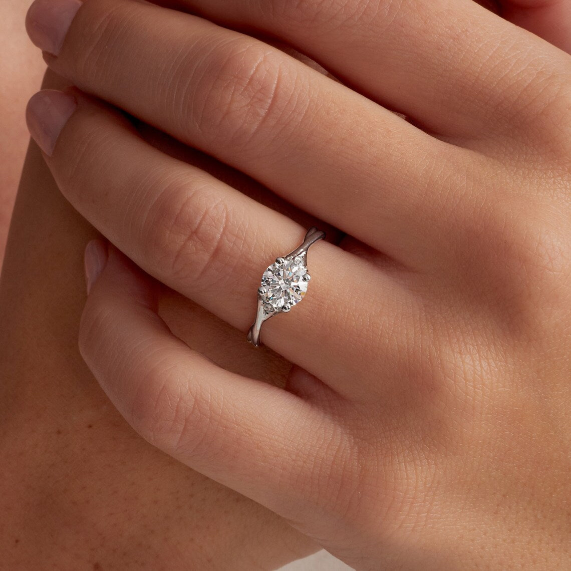 Round cut lab grown diamond