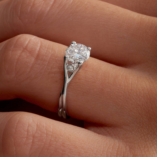 Round cut lab grown diamond